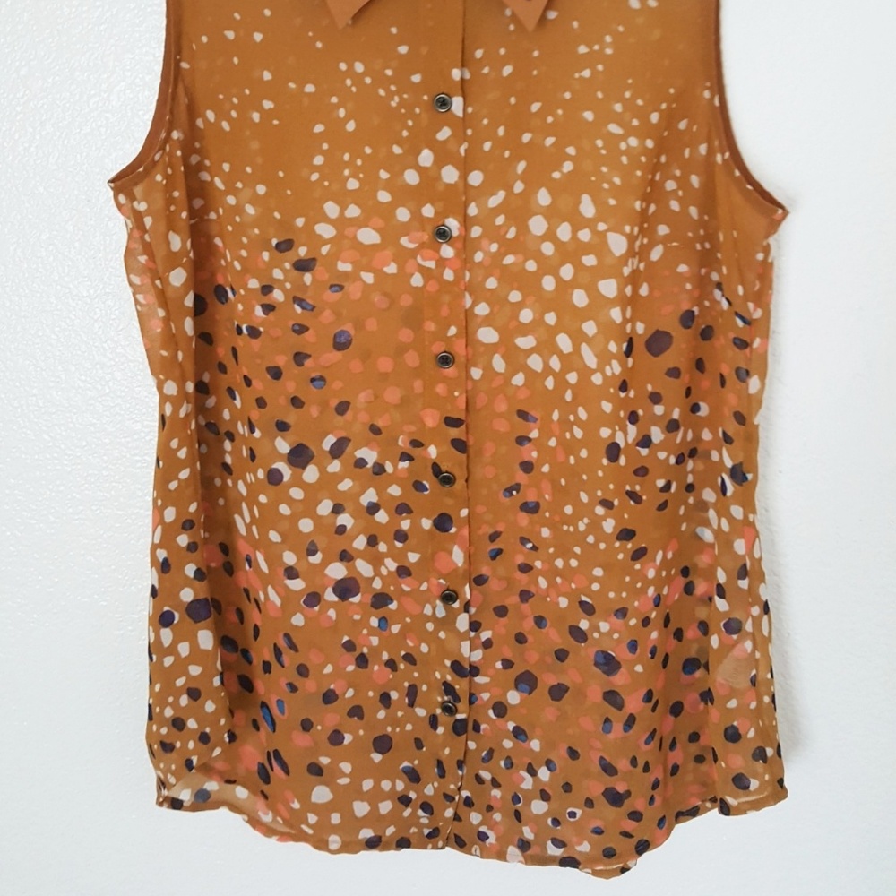 *SOLD* Cabi Cheers Sleeveless Button Down Blouse - Picture 3 of 8